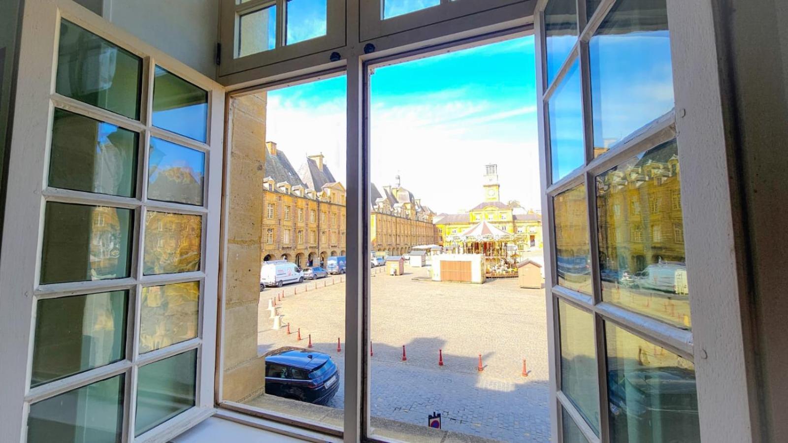 Grand Apt 130M2 Vue Place Ducale Charleville-Mézières Kültér fotó
